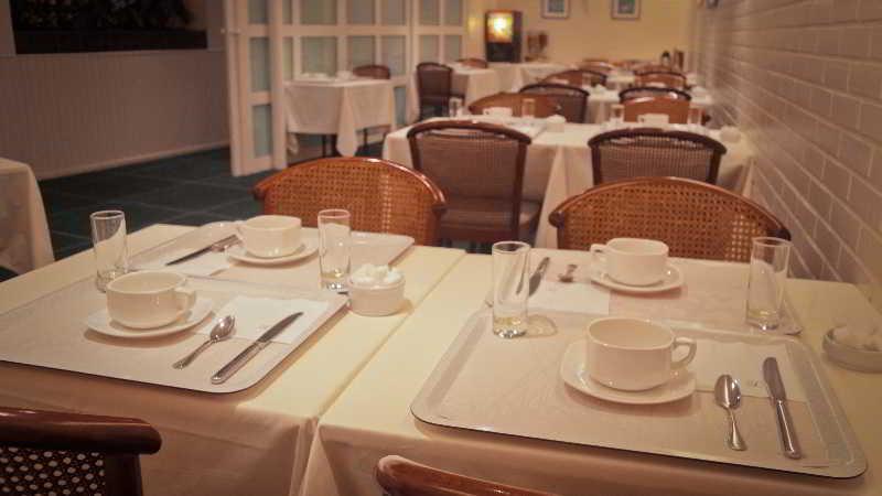 Brit Hotel Les Voyageurs Loudéac Εξωτερικό φωτογραφία