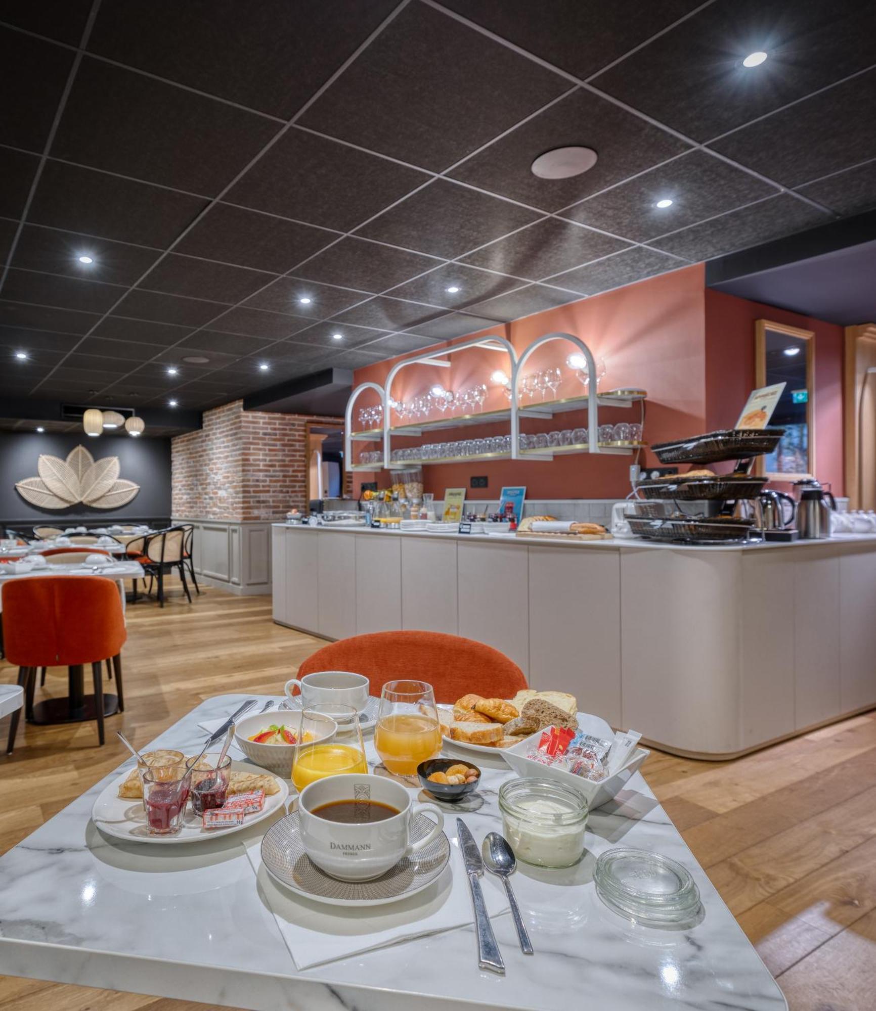 Brit Hotel Les Voyageurs Loudéac Εξωτερικό φωτογραφία