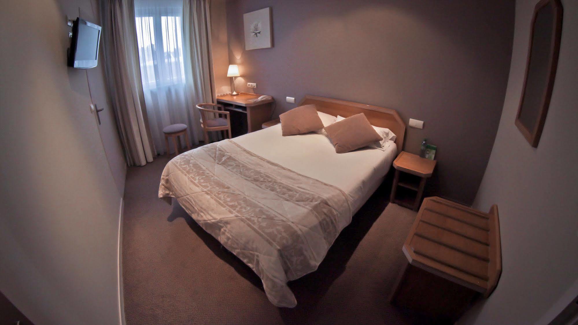 Brit Hotel Les Voyageurs Loudéac Εξωτερικό φωτογραφία