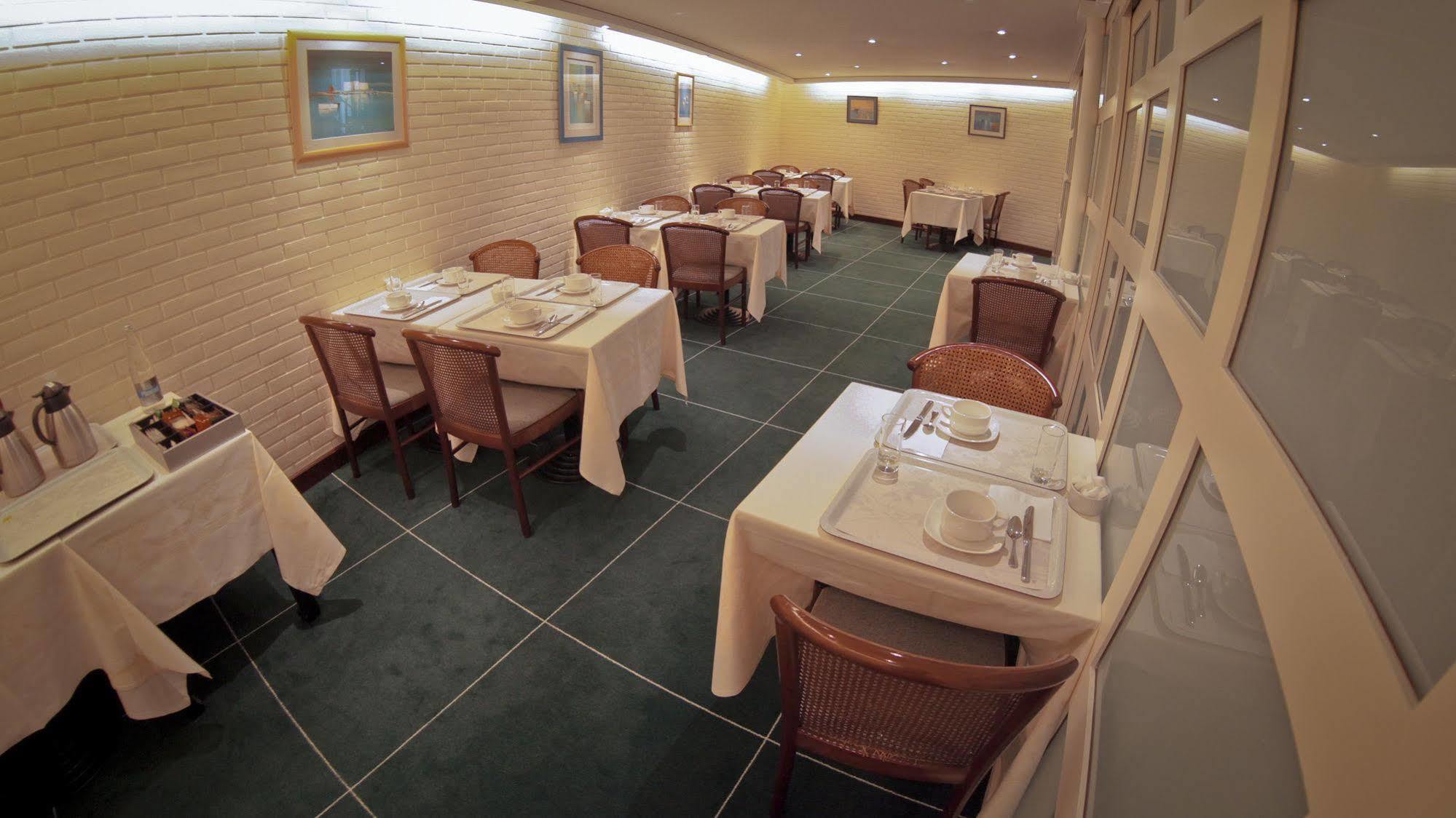 Brit Hotel Les Voyageurs Loudéac Εξωτερικό φωτογραφία