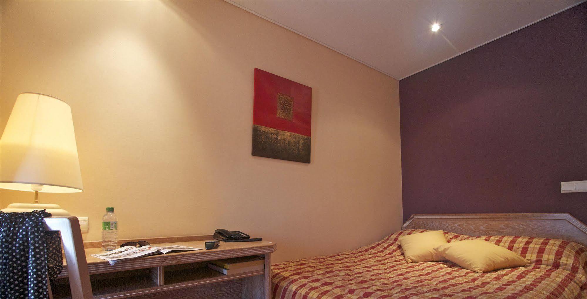 Brit Hotel Les Voyageurs Loudéac Εξωτερικό φωτογραφία